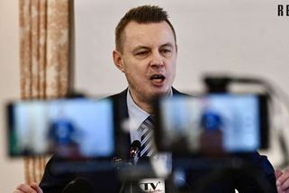 Babiš pod tlakem, Rajchl se nevzdává. Bojuje za „ruský“ zákon proti neziskovkám a není zdaleka sám